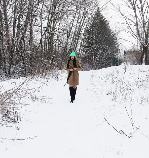 Голая украинка гуляет по зимнему лесу 1 из 82 фото