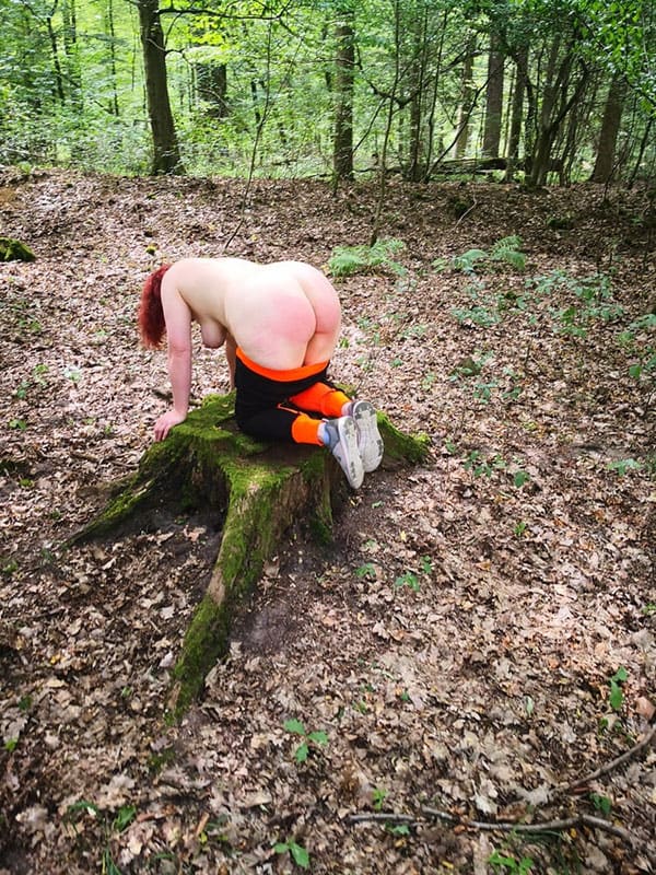 Жирную задницу жены отшлепали раком в лесу 7 из 23 фото