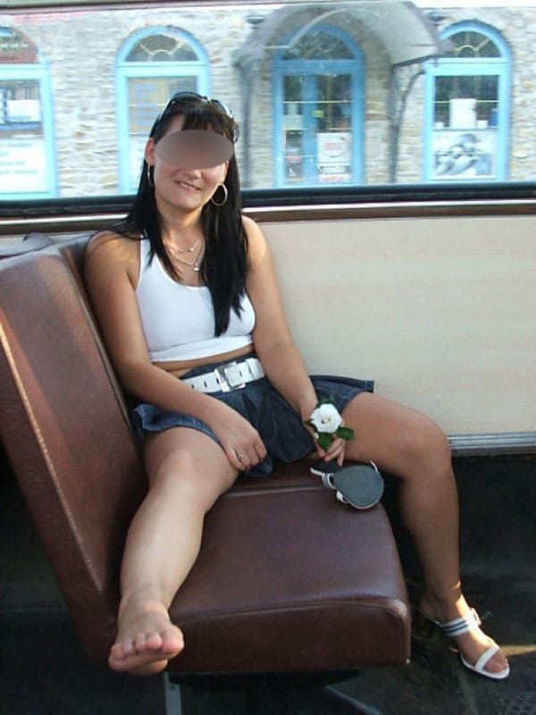 Девушка едет в автобусе без трусов 30 из 31 фото