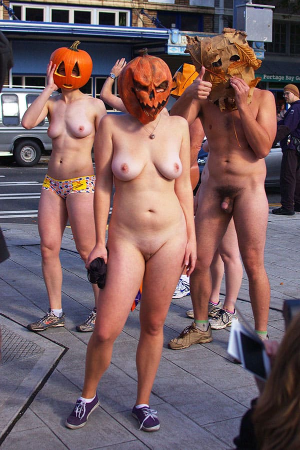 Голые девушки на Хэллоуин 83 из 99 фото