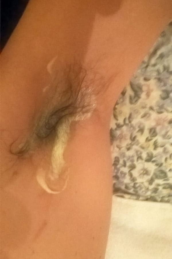 Девушка мастурбирует волосатую пизду мороженым 10 фото