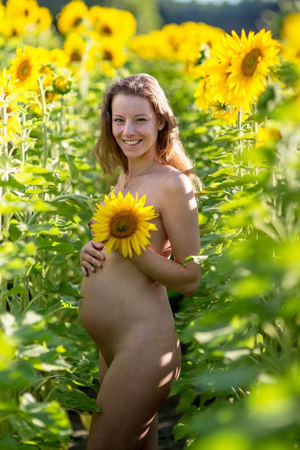 Голые беременные девушки на природе 28 фото