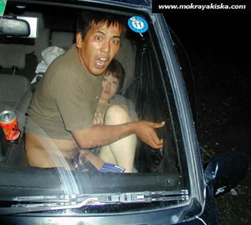 Подловили японцев трахающихся в авто 1 из 15 фото