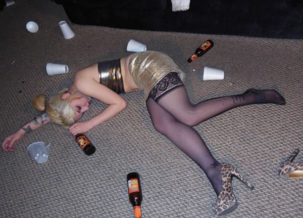 Новогодние фото пьяных русских девушек 4 из 32 фото