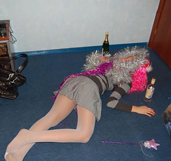 Новогодние фото пьяных русских девушек 6 из 32 фото