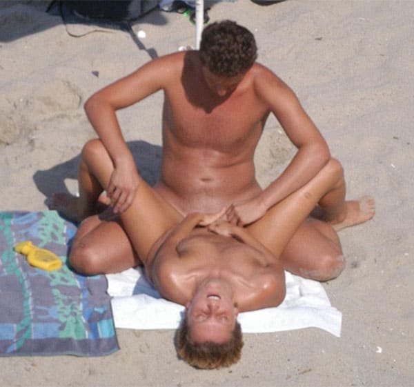 Подсмотренный секс на пляже подборка 16 из 50 фото