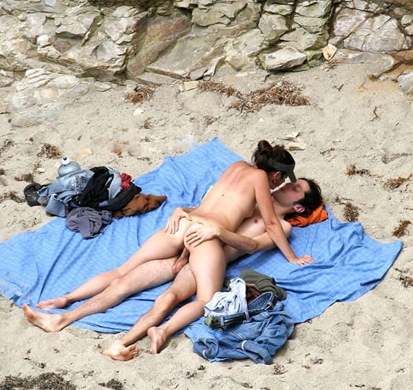 Подсмотренный секс на пляже подборка 25 из 50 фото