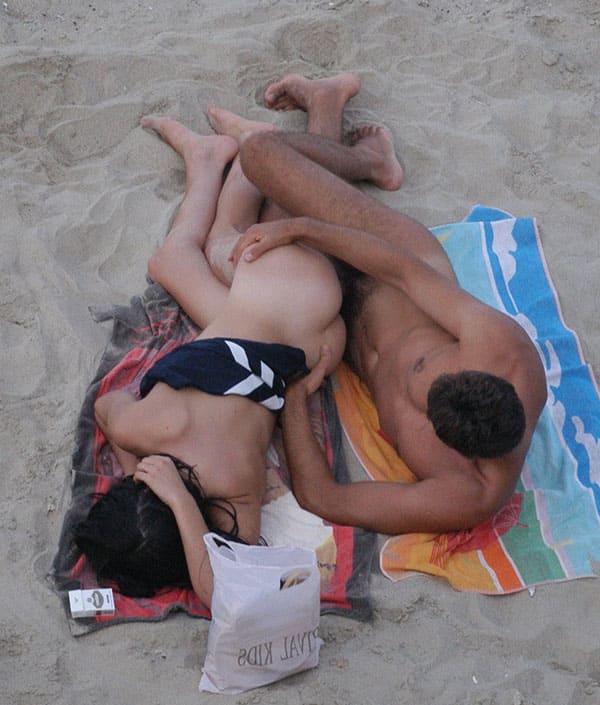 Подсмотренный секс на пляже подборка 27 из 50 фото