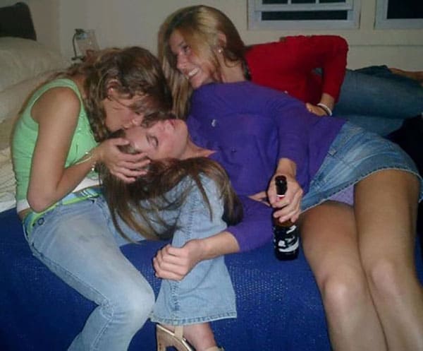 Пьяных девушек выебли во все щели 15 из 31 фото