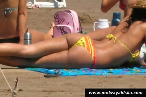 Девушки на пляже загорают голыми 16 из 34 фото