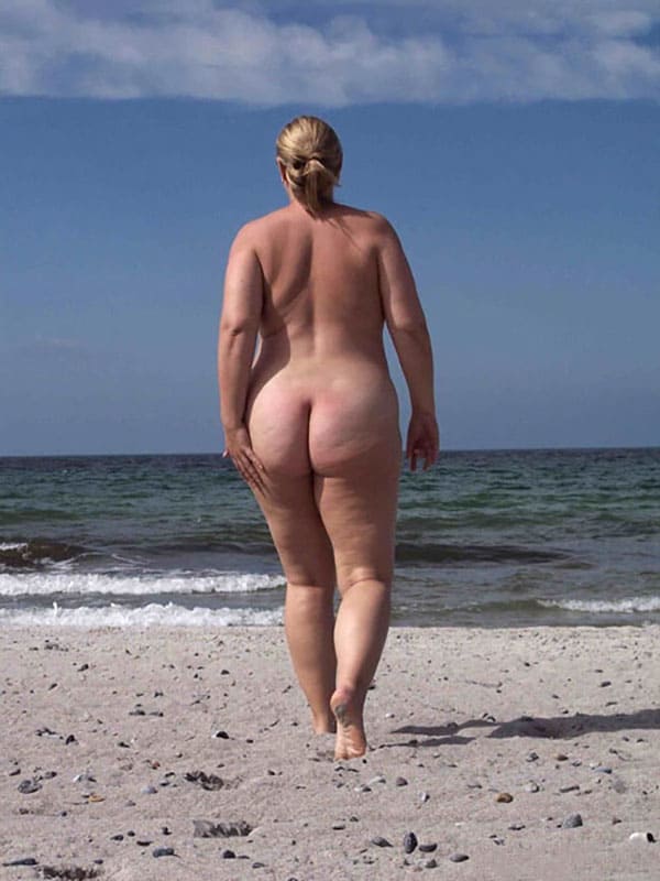 Свежая подборка голых девушек на пляже 32 из 32 фото