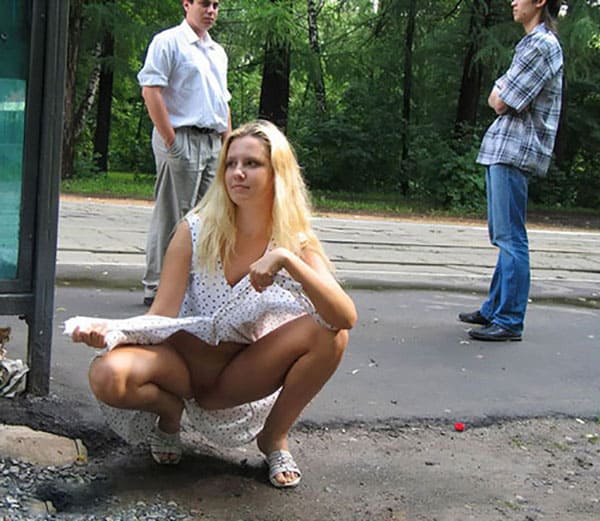 Фото красивых голых женщин на улице фото