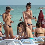 Русские девушки на пляже за границей