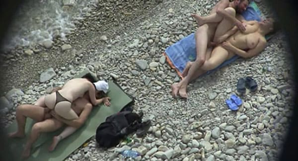 Подсмотренный секс русских свингеров на пляже 14 из 27 фото
