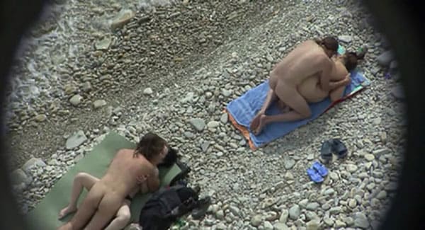 Подсмотренный секс русских свингеров на пляже 24 из 27 фото