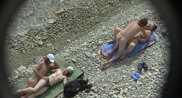 Подсмотренный секс русских свингеров на пляже 4 из 27 фото