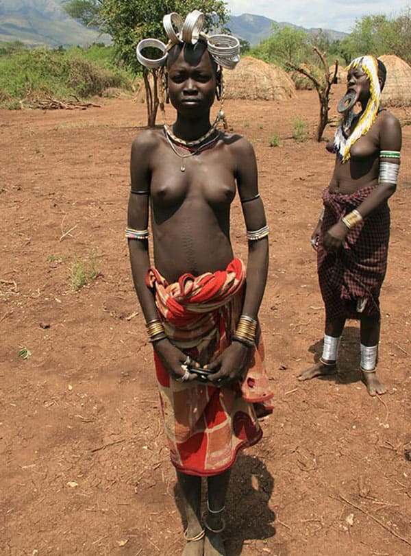 Голые папуаски из племени лесбиянок 3 из 73 фото