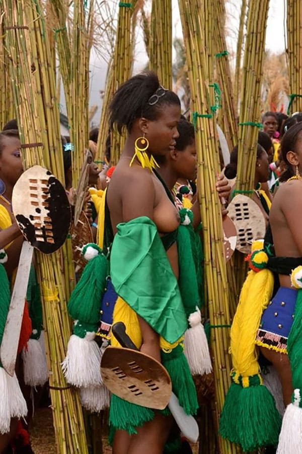 Голые папуаски из племени лесбиянок 59 из 73 фото