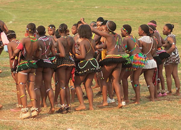 Голые папуаски из племени лесбиянок 62 из 73 фото