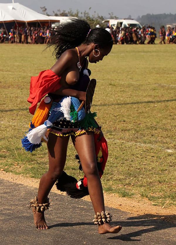 Голые папуаски из племени лесбиянок 64 из 73 фото
