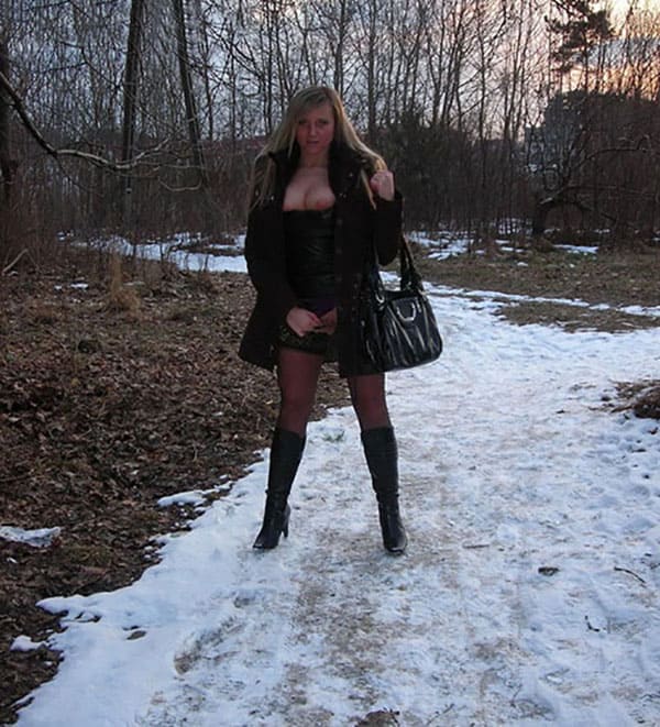 Фото голых девушек на улице зимой 16 из 33 фото
