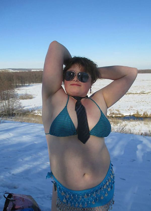 Фото голых девушек на улице зимой 32 из 33 фото