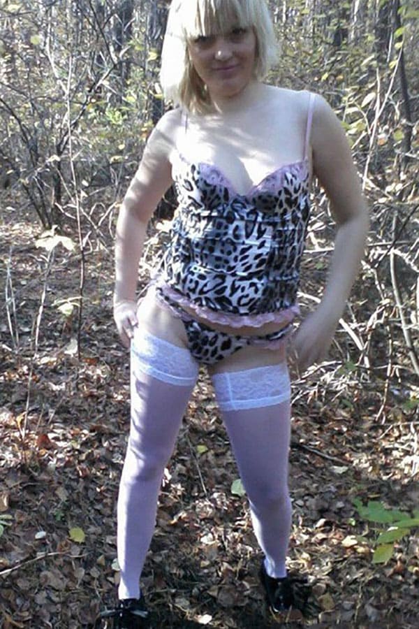 Блондинка отсосала на природе в леопардовом белье 1 из 8 фото