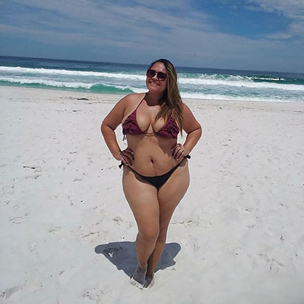 Большие девушки размера XXL в бикини на пляже 13 из 34 фото