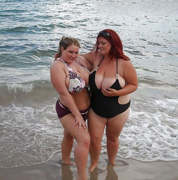 Большие девушки размера XXL в бикини на пляже 4 из 34 фото