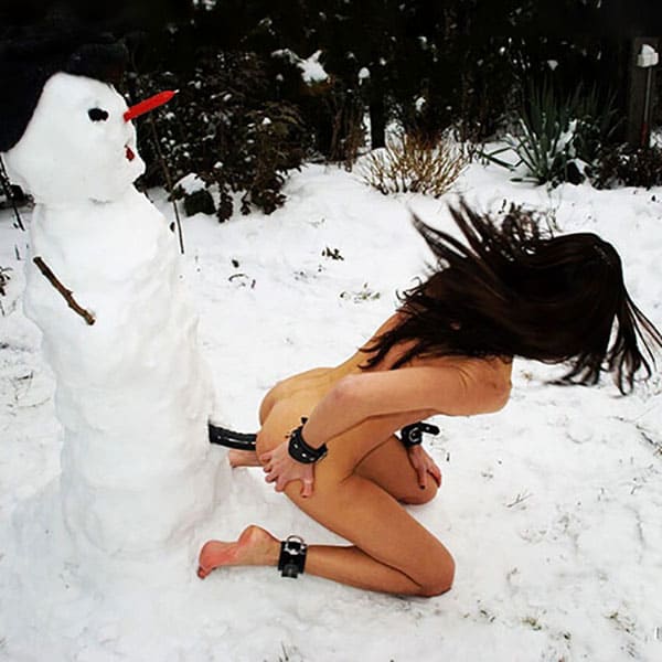 Порно снеговики и голые девушки 4 из 25 фото