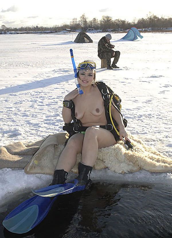 Зимние купания голых девушек нудисток в проруби 30 из 30 фото